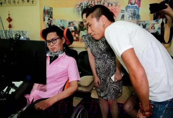 兑现诺言 中国之队赠送电视给渐冻人王甲 兑现诺言 中国之队赠送电视给渐冻人王甲