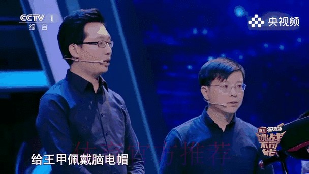 兑现诺言 中国之队赠送电视给渐冻人王甲 兑现诺言 中国之队赠送电视给渐冻人王甲